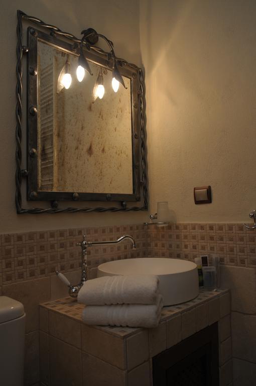 Roes Suites กาโต ลูตรากี ภายนอก รูปภาพ