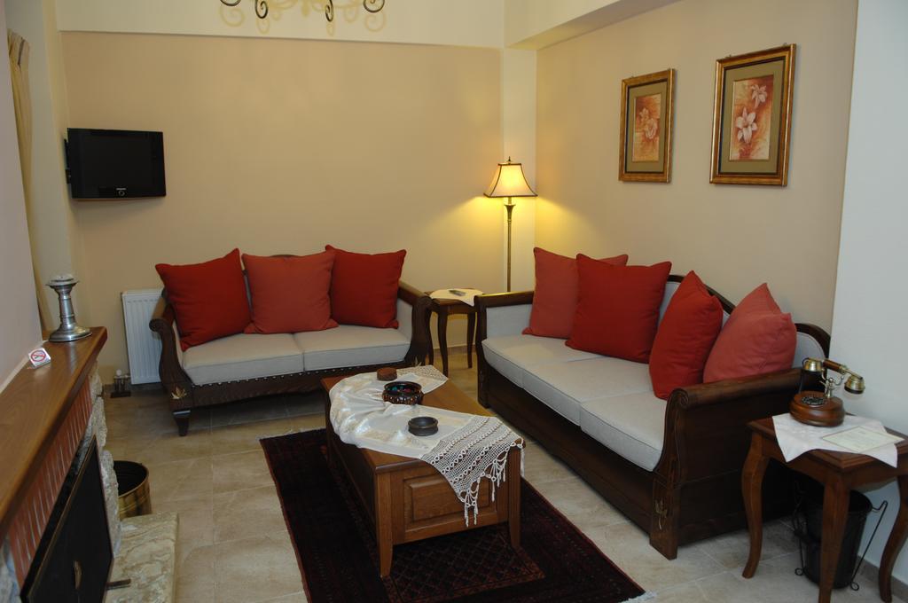 Roes Suites กาโต ลูตรากี ภายนอก รูปภาพ