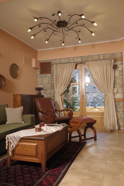 Roes Suites กาโต ลูตรากี ภายนอก รูปภาพ