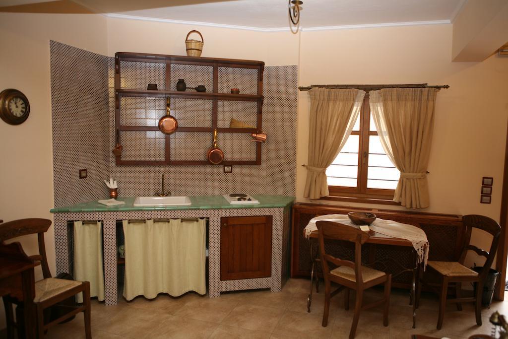 Roes Suites กาโต ลูตรากี ภายนอก รูปภาพ