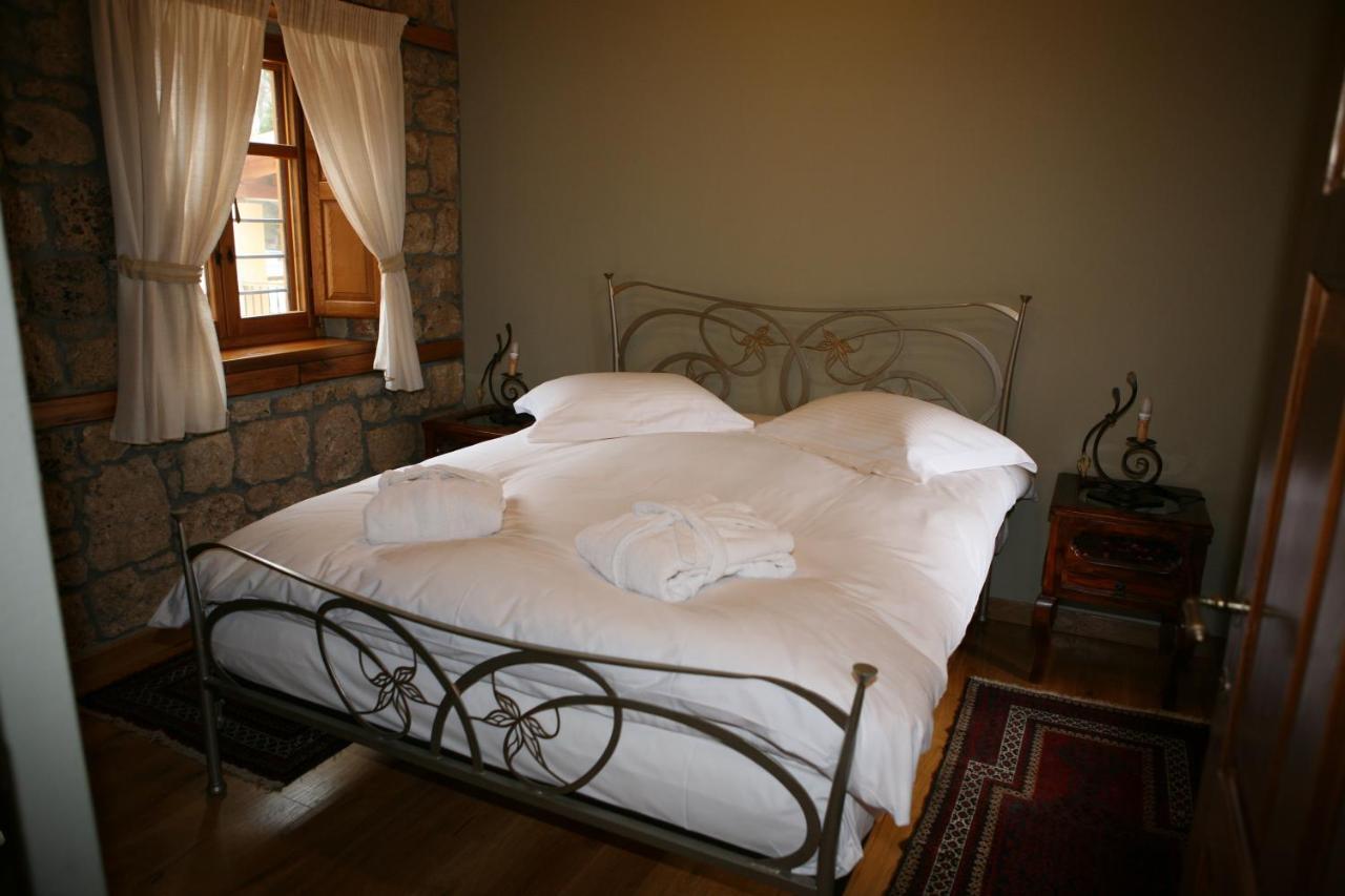 Roes Suites กาโต ลูตรากี ภายนอก รูปภาพ